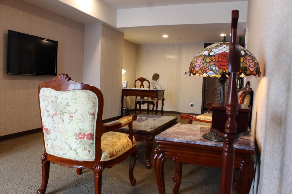 Royal Seasons Hotel Taichung‧Zhongkang Buitenkant foto